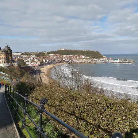 Scarborough, South Cliff Seaside Garden דירה סקארבורו