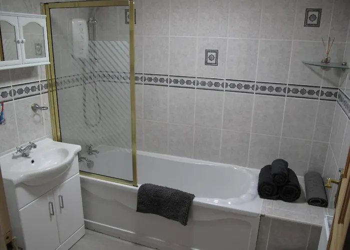 Scarborough, South Cliff Seaside Garden Apartment